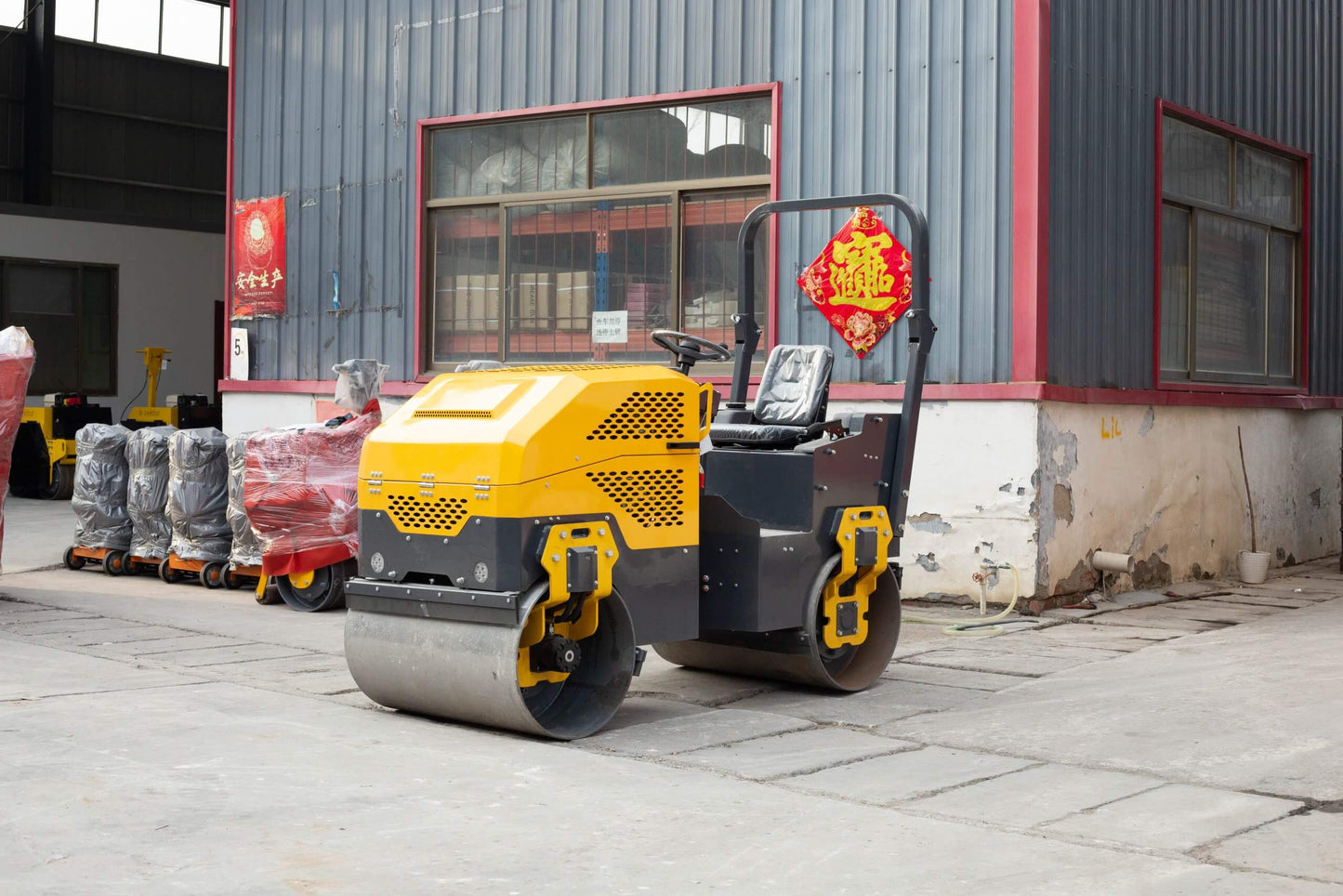 LY-YL1000 Full Hydraulic 2T Small Roller Dual Drive Vibrating Backfill Compactor