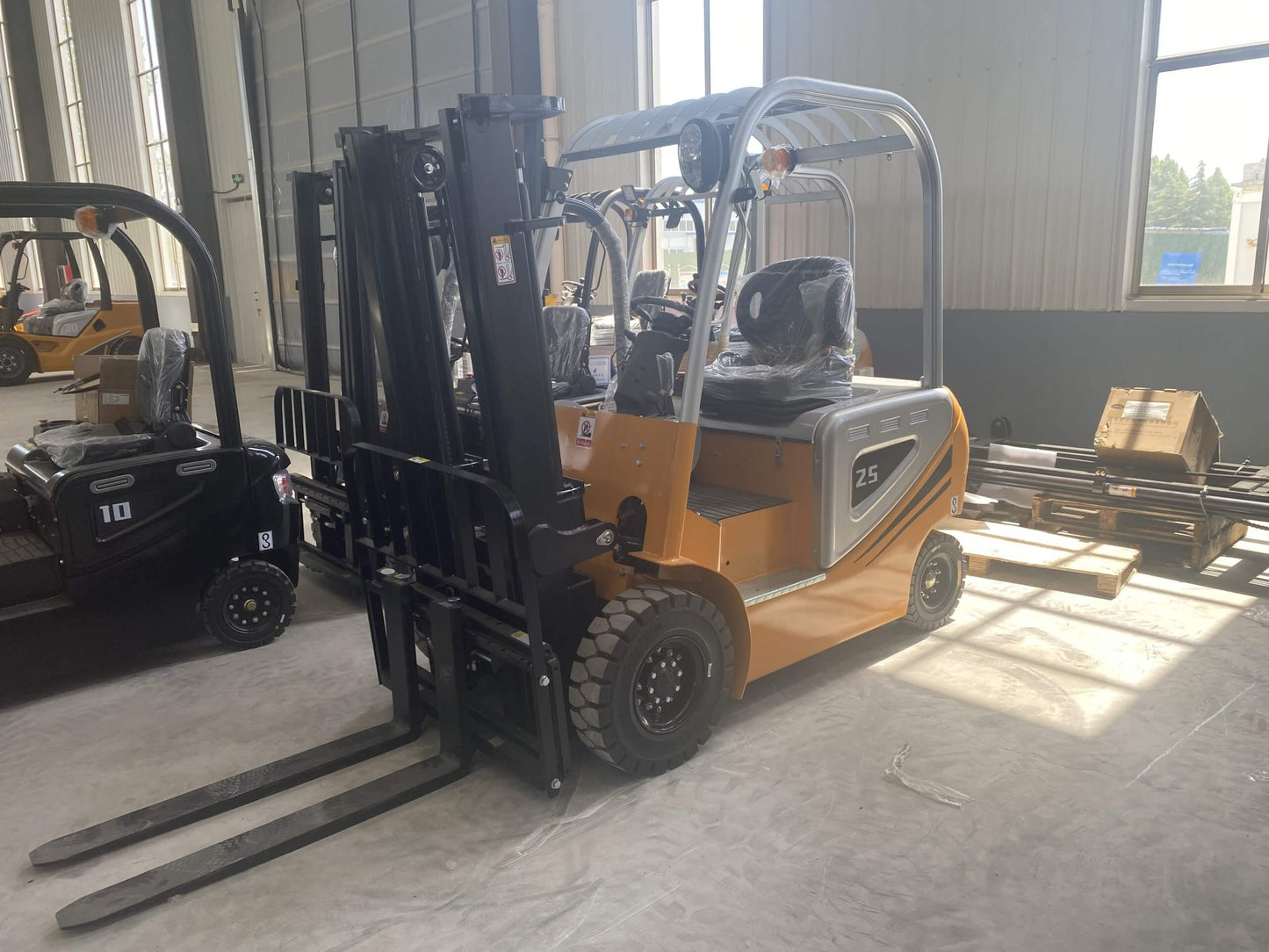 New Electric Forklift - 2.5T Permanent Magnet Synchronous Motor Battery 72V