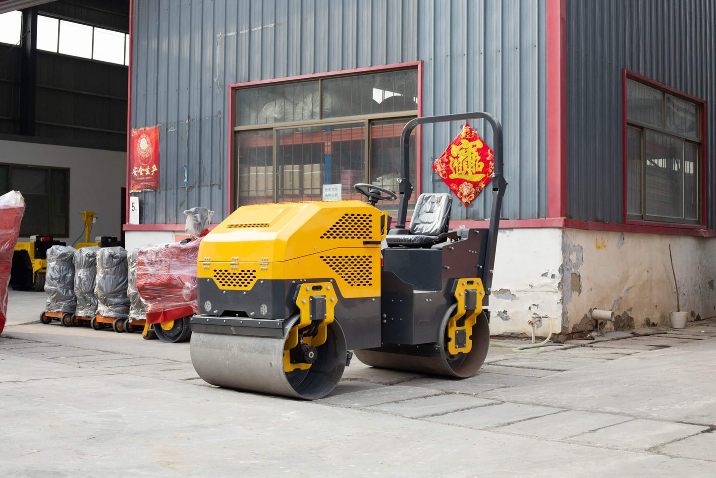 LY-YL1000 Full Hydraulic 2T Small Roller Dual Drive Vibrating Backfill Compactor