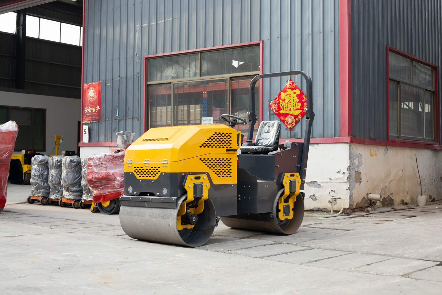LY-YL1000 Full Hydraulic 2T Small Roller Dual Drive Vibrating Backfill Compactor