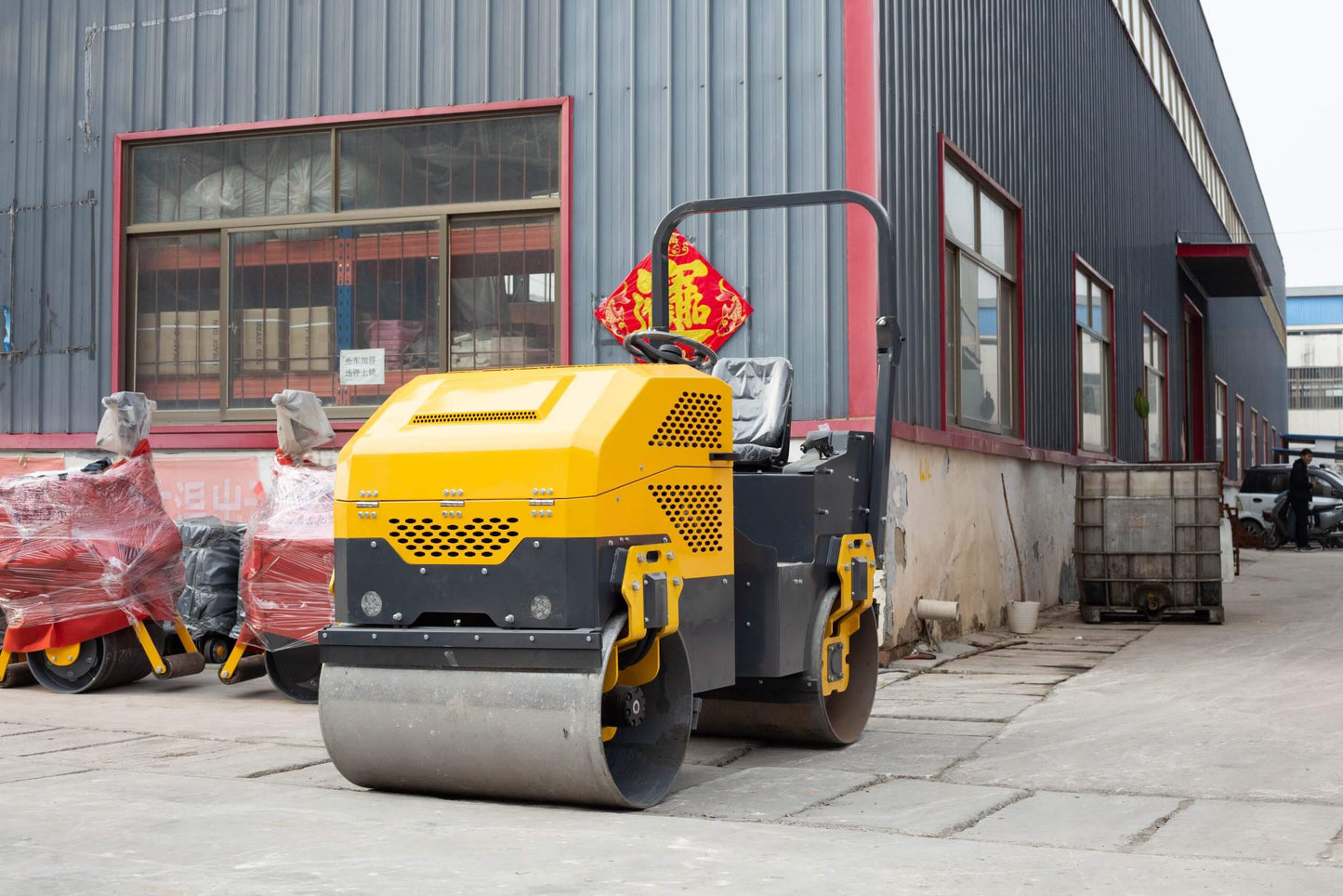 LY-YL1000 Full Hydraulic 2T Small Roller Dual Drive Vibrating Backfill Compactor