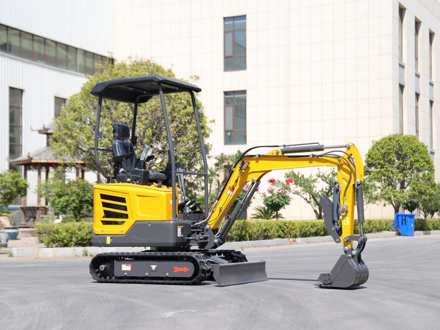 Brand NEW MINI Excavator DIESEL Engine 1.8T in Red and Yellow Color